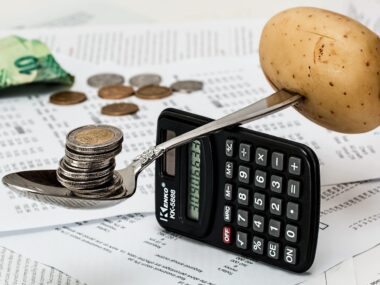 How to Budget Money as a Salary Earner in Nigeria